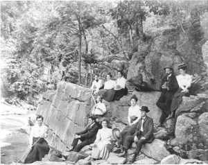 Tallulah_Gorge_group_on_outing-640x509